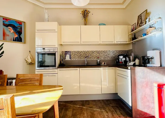 Spacious 3 Bedrooms 135 M & Privative Parking *