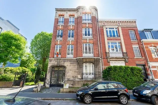 Spacious 3 Bedrooms 135 M & Privative Parking Lägenhet Lille