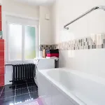 Spacious 3 Bedrooms 135 M&privative Parking Apartamento