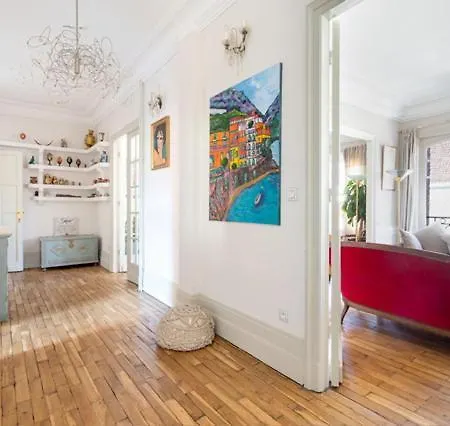 Apartment Spacious 3 Bedrooms 135 M & Privative Parking