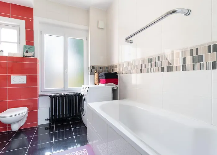 Spacious 3 Bedrooms 135 M & Privative Parking Apartmán